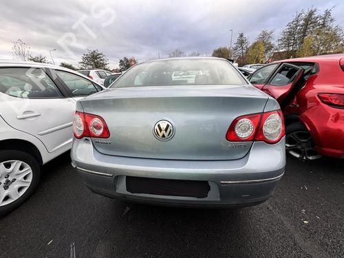 Left headlight VW PASSAT B6 (3C2) 2.0 TDI | BP21392580C28