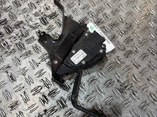 Pedal RENAULT TRAFIC II Bus (JL) 2.0 dCi 90 (JL00, JL01, JL0H, JL0M, JL0P, JL0S) | BP38721985I4 - Image 3