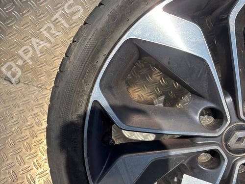 rim-renault-megane-iv-hatchback-b9amn_-2015-34171241 main image