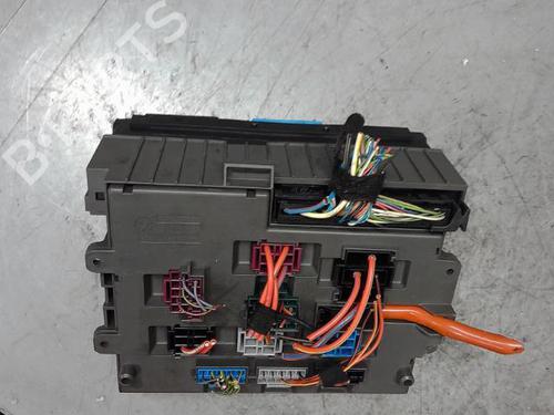Used Fuse box BMW 3 (E90) 318 d (122 hp) 21309618