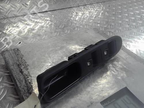 Used Left front window switch Left front window switch PEUGEOT 307 Break (3E) 2.0 HDI 90 (90 hp) 21316918 21316918