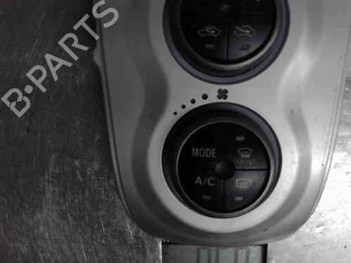 Commande Chauffage TOYOTA YARIS (_P9_) 1.3 VVT-i (SCP90_, SCP90R) (87 hp) 21290644