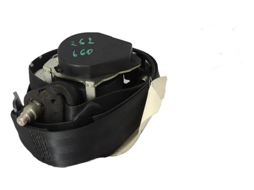 front-right-seatbelt-dacia-sandero-2008-37715227 main image