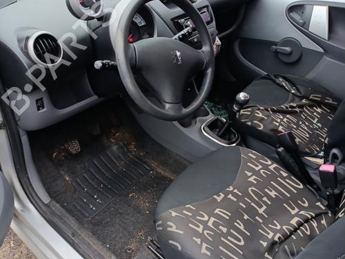 Used Parts PEUGEOT 107 (PM_, PN_) 1.0 (68 hp) 4452792