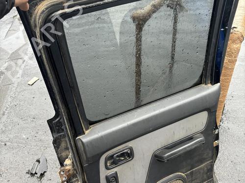 Used Right rear door Right rear door 21293610 21293610