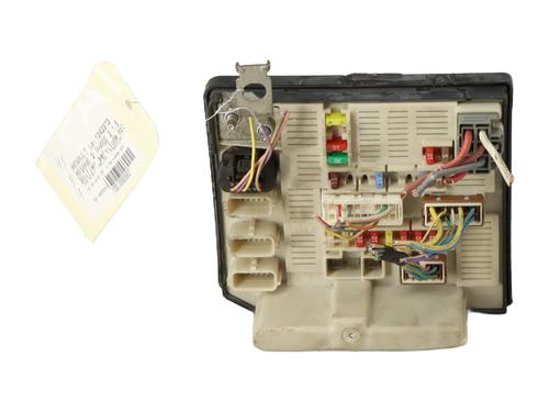 Used Fuse box Fuse box RENAULT MEGANE II (BM0/1_, CM0/1_) 1.5 dCi (BM1F, CM1F) (86 hp) 21298368 21298368