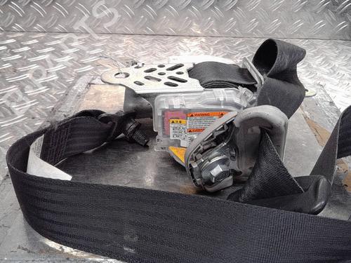 Gurtstraffer links vorne SUZUKI SWIFT III (MZ, EZ) 1.3 (RS413, ZC11S) | BP23813643C87 