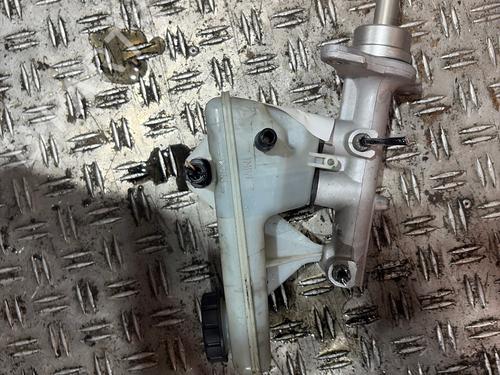 Brake master cylinder RENAULT TRAFIC II Bus (JL) 2.0 dCi 90 (JL00, JL01, JL0H, JL0M, JL0P, JL0S) | BP38923405M77 - Image 2