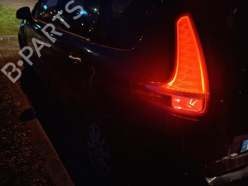 Right headlight RENAULT GRAND SCÉNIC III (JZ0/1_) 1.9 dCi (JZ0J, JZ0N, JZ1K, JZ1S) | BP31382106C29 