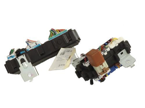 Used Fuse box Fuse box RENAULT KOLEOS I (HY_) 2.0 dCi 4x4 (HY0B) (173 hp) 34526647 34526647