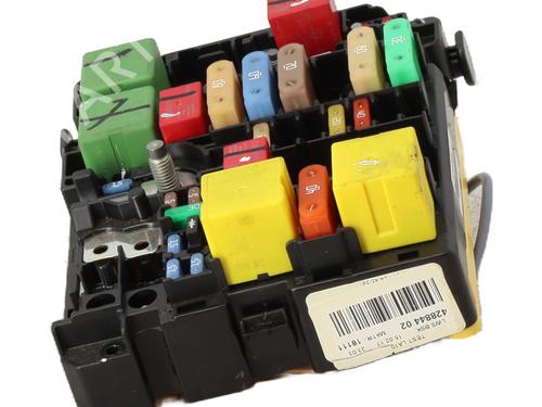 Fuse box PEUGEOT 2008 I (CU_) 1.2 THP 110 / PureTech 110 | BP31678785E1 - Image 3