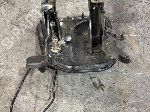 Pedal embraiagem Pedal embraiagem 37528866 37528866