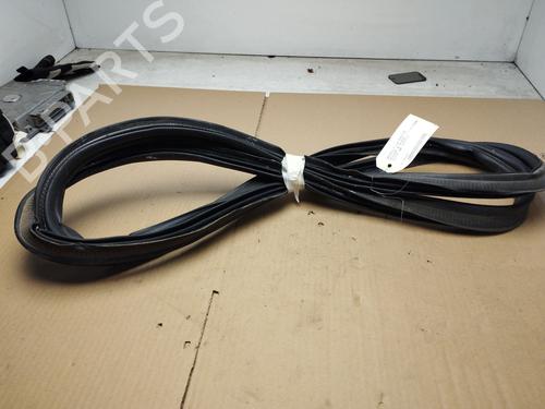 Gummiliste Gummiliste RENAULT MEGANE IV Hatchback (B9A/M/N_) 1.2 TCe 130 (B9MR) (130 hp) 34373277 34373277