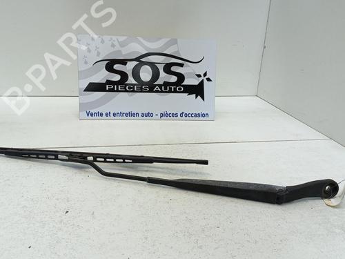 Used Front windshield wiper arm NISSAN MICRA III (K12) 1.2 16V (80 hp) 21325496