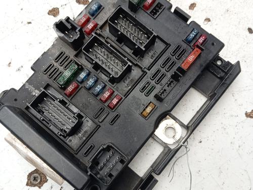 Fuse box PEUGEOT 307 Break (3E) 2.0 HDI 110 | BP29373110E1 - Image 2