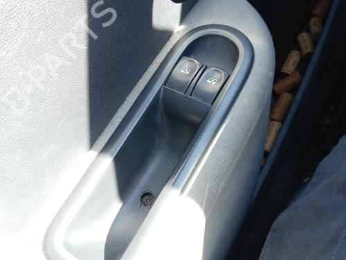 Fensterheberschalter links vorne für RENAULT CLIO III (BR0/1, CR0/1) 1.5 dCi (75 hp) 25003099