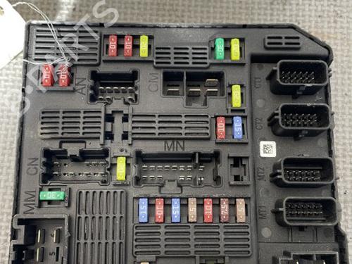 Used Fuse box Fuse box 21324756 21324756