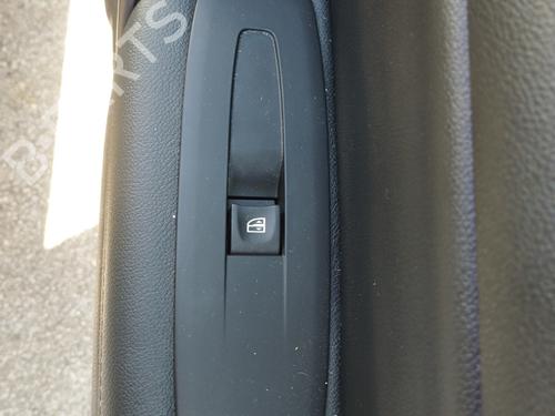 right-front-window-switch-renault-megane-iv-hatchback-b9amn_-2015-33631891 main image