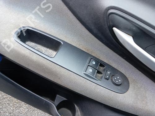 Used Left front window switch Left front window switch FIAT PUNTO EVO (199_) 1.3 D Multijet (199AXC1A, 199BXC1A, 199AXT1A, 199BXT1A) (75 hp) 25002675 25002675