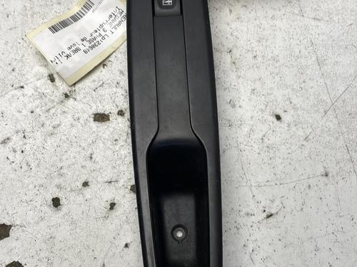 Used Left front window switch Left front window switch RENAULT MEGANE III Grandtour (KZ0/1) 1.5 dCi (KZ0C, KZ1A) (90 hp) 22130293 22130293
