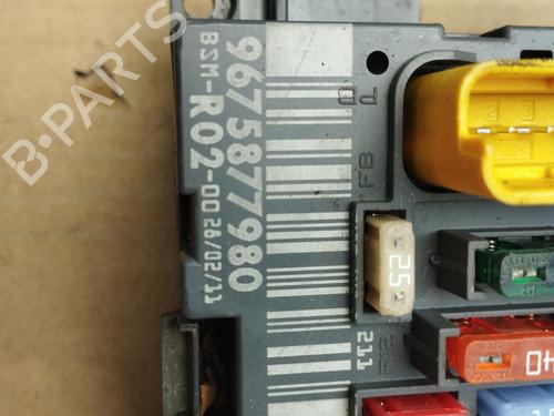 Used Fuse box Fuse box 38102368 38102368