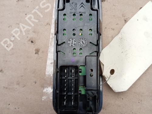 Left front window switch CITROËN C3 II (SC_) 1.0 VTi 68 | BP31981489I27