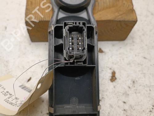 Used Right front window switch Right front window switch RENAULT MODUS / GRAND MODUS (F/JP0_) 1.5 dCi (FP0G, JP0G) (68 hp) 22130563 22130563