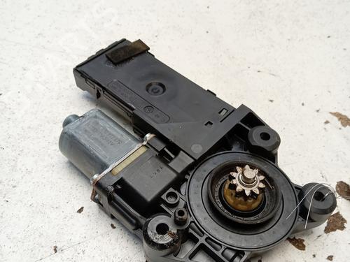 Used Front wiper motor RENAULT SCÉNIC III (JZ0/1_) 1.2 TCe (116 hp) 29840609