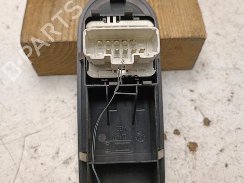 Used Left front window switch RENAULT CLIO III (BR0/1, CR0/1) 1.5 dCi (BR17, CR17) (86 hp) 21324937