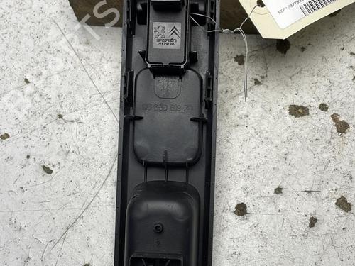 Used Right front window switch PEUGEOT 5008 (0U_, 0E_) 1.6 HDi (112 hp) 21322755