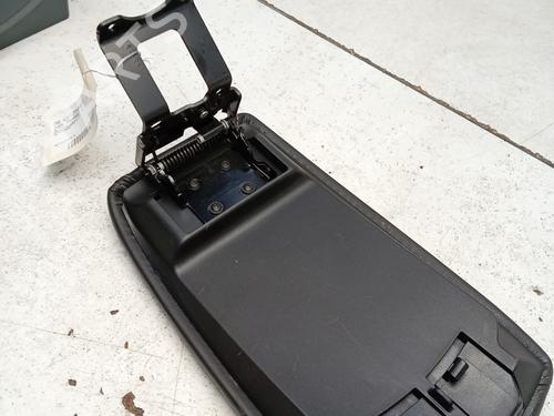 Used Armrest / Center console Armrest / Center console DS DS 5 (KF_) 1.6 BlueHDi 120 (120 hp) 30318375 30318375