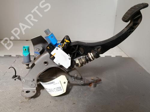 Used Clutch pedal RENAULT SCÉNIC III (JZ0/1_) 1.5 dCi (110 hp) 21322518