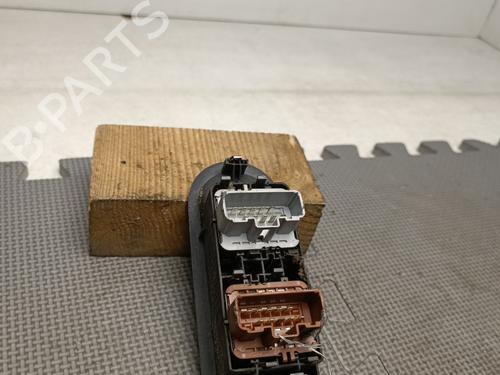 Used Left front window switch Left front window switch RENAULT GRAND SCÉNIC II (JM0/1_) 1.5 dCi (JM1E) (106 hp) 21572058 21572058