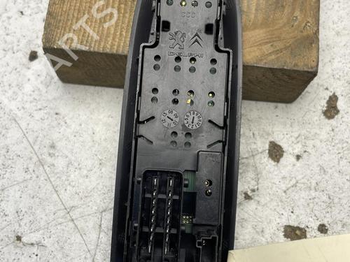 Used Left front window switch CITROËN DS3 (SA_) 1.6 THP 155 (156 hp) 21322803