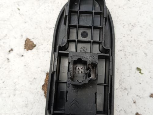 Right front window switch PEUGEOT 307 Break (3E) 2.0 HDI 110 | BP29407808I26 