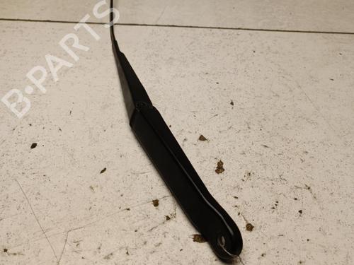 Used Front windshield wiper arm FIAT PUNTO (188_) 1.2 60 (188.030, .050, .130, .150, .230, .250) (60 hp) 22130636