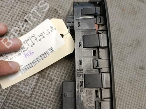 Used Left front window switch Left front window switch PEUGEOT 308 I (4A_, 4C_) 1.6 HDi (92 hp) 21323567 21323567