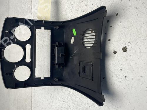 Used Warning switch RENAULT CLIO III (BR0/1, CR0/1) 1.5 dCi (BR17, CR17) (86 hp) 22130574