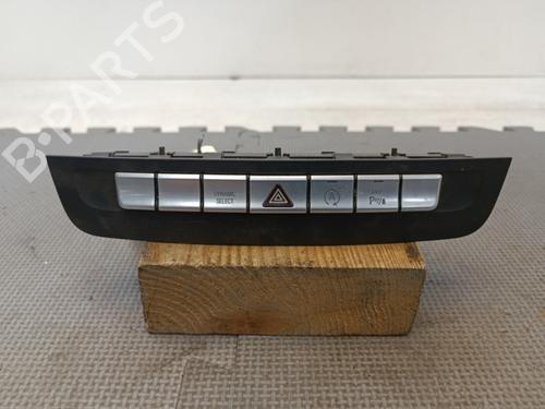 Used Warning switch MERCEDES-BENZ CLA Coupe (C117) CLA 200 CDI / d (117.308) (136 hp) 22129033