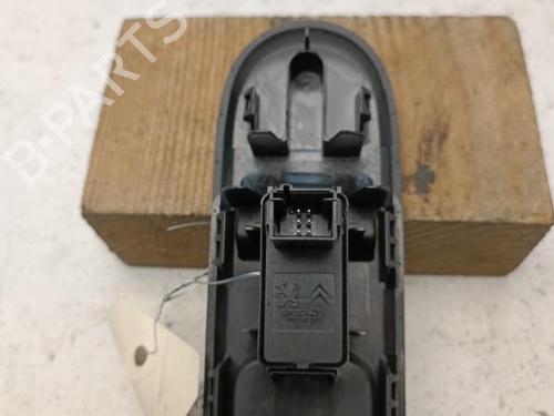 Used Right front window switch Right front window switch PEUGEOT 3008 I MPV (0U_) 1.6 THP (156 hp) 21323839 21323839