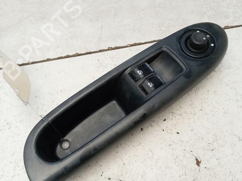 Fensterheberschalter links vorne für RENAULT CLIO II (BB_, CB_) 1.5 dCi (B/CB07) (65 hp) 29564549