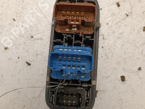 Used Left front window switch Left front window switch RENAULT CLIO III (BR0/1, CR0/1) 1.5 dCi (BR17, CR17) (86 hp) 22130426 22130426