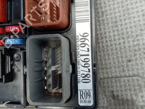 Used Fuse box Fuse box 25744517 25744517