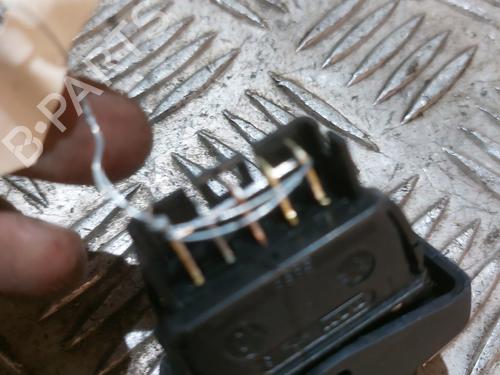 Used Left front window switch Left front window switch DACIA LOGAN (LS_) 1.6 (LS0B, LS0D, LS0F, LS0H) (87 hp) 21671226 21671226