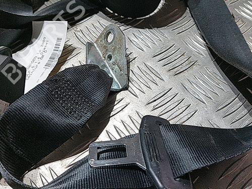 Used Rear right seatbelt Rear right seatbelt VW GOLF VI (5K1) 1.6 TDI (105 hp) 21504425 21504425