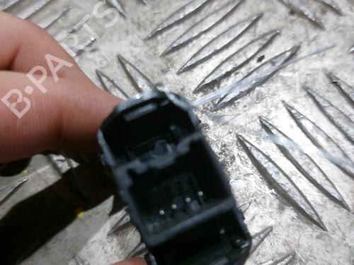 Used Right rear window switch Right rear window switch FORD FOCUS III 1.6 TDCi ECOnetic (105 hp) 21509580 21509580