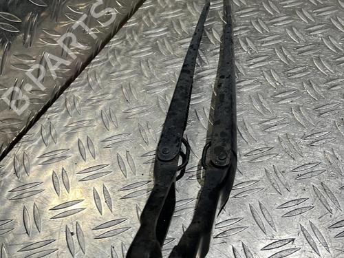 Used Front windshield wiper arm Front windshield wiper arm OPEL MERIVA A MPV (X03) 1.7 CDTI (E75) (100 hp) 21515826 21515826