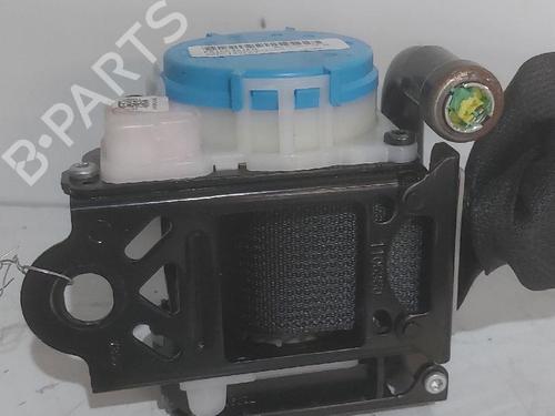 front-right-seatbelt-toyota-aygo-_b4_-2014-34520110 main image