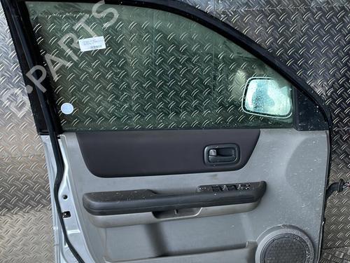Used Left front door NISSAN X-TRAIL I (T30) 2.2 dCi 4x4 (136 hp) 21515688
