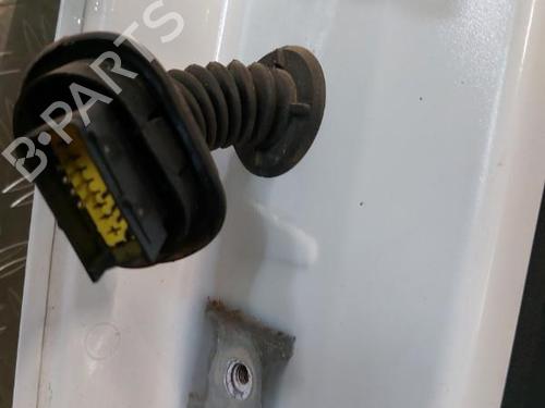 Dør højre bagtil Dør højre bagtil CITROËN C3 II (SC_) 1.6 BlueHDi 75 (75 hp) 21512068 21512068